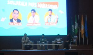 Penyampaian materi oleh Muhammad Yusuf selaku narasumber talkshow bertajuk "Senjakala Pers Mahasiswa" di Auditorium Kampus II UIN Alauddin Makassar. Rabu (17/12/2025).