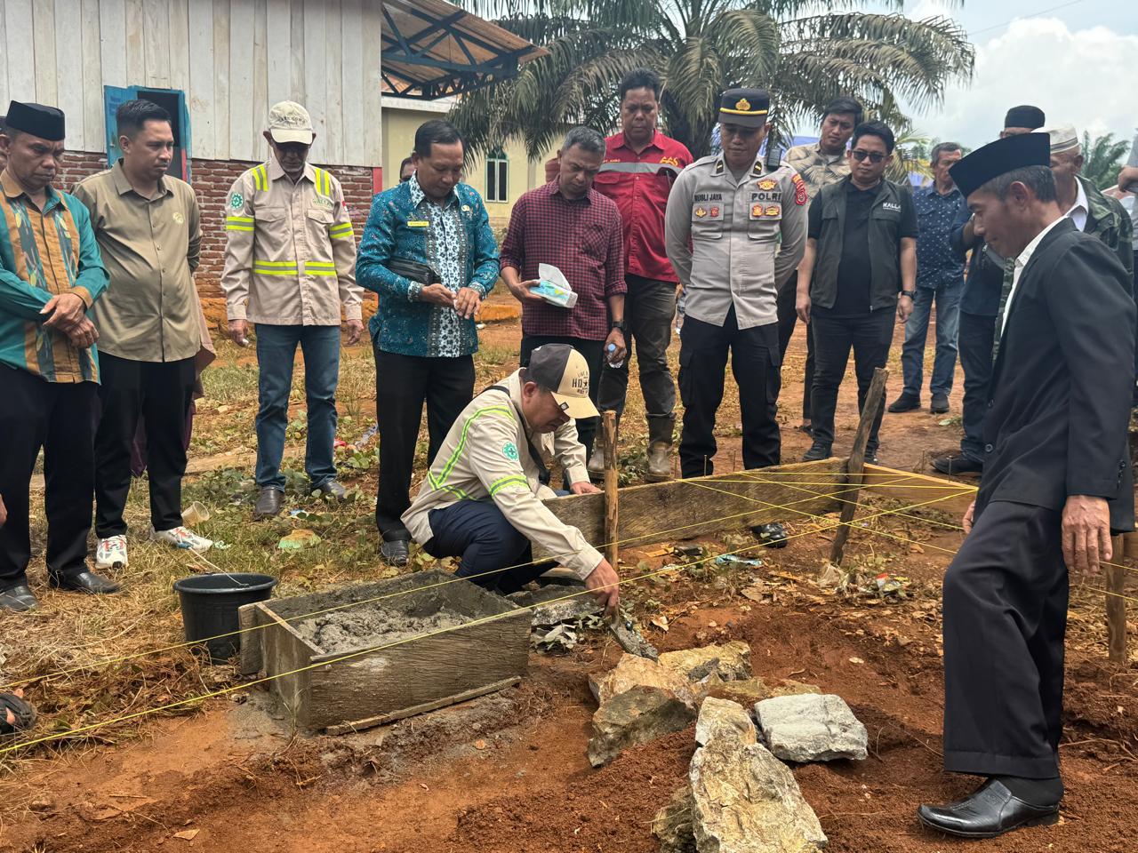 Kalla Lines, bagian dari Kalla Transport & Logistics, kembali menegaskan komitmennya terhadap pemberdayaan masyarakat melalui program Corporate Social Responsibility (CSR). Tahun ini, perusahaan menyalurkan bantuan pendidikan dan peningkatan fasilitas di Pondok Pesantren Nurul Bustan Nahdlatul Wathan, Kecamatan Langgikima, Kabupaten Konawe Utara, (27/11).