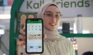 Tampilan aplikasi Kallafriends yang hadir dengan berbagai fitur, seperti layanan voucher dan produk merchant, tiket event sebesar, dan tiket attraction. Selama Ramadan, aplikasi ini menghadirkan program Shop & Greet yang berhadiah emas dan puluhan merchandise menarik bagi pelanggan yang melakukan transkasi di SAO Eating Point (SAO) Mal Ratu Indah (MaRI).