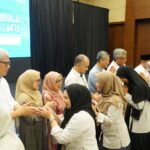 Suasana Halalbihalal KALLA 1447 H yang dihadiri langsung oleh Ibu Mufidah Jusuf Kalla, jajaran direksi, dan ratusan karyawan di Saoraja Ballroom Wisma Kalla, Senin (30/3/2026).