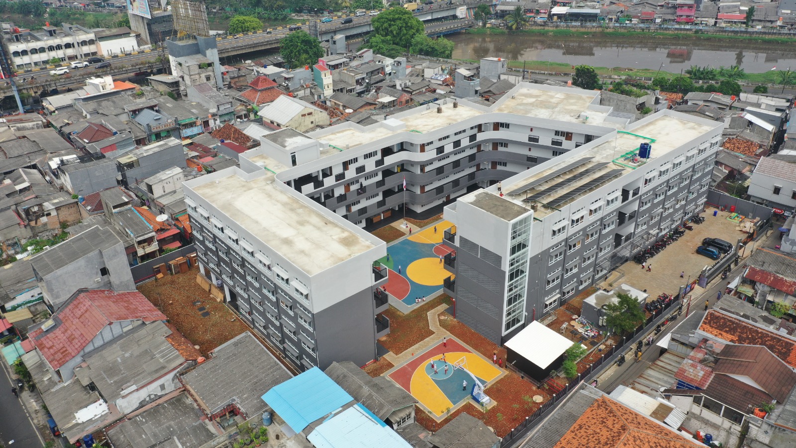 Potret sekolah negeri yang dikerjakan PT Bumi Karsa melalui proyek Kerja Sama Operasi (KSO) bersama PT Hutama Karya di Jakarta. Masa pemeliharaan proyek ini masih berlangsung hingga pertengahan Juli 2026.