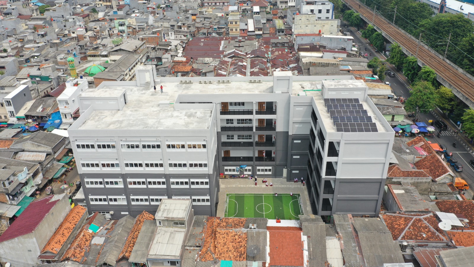 Potret sekolah negeri yang dikerjakan PT Bumi Karsa melalui proyek Kerja Sama Operasi (KSO) bersama PT Hutama Karya di Jakarta. Masa pemeliharaan proyek ini masih berlangsung hingga pertengahan Juli 2026.