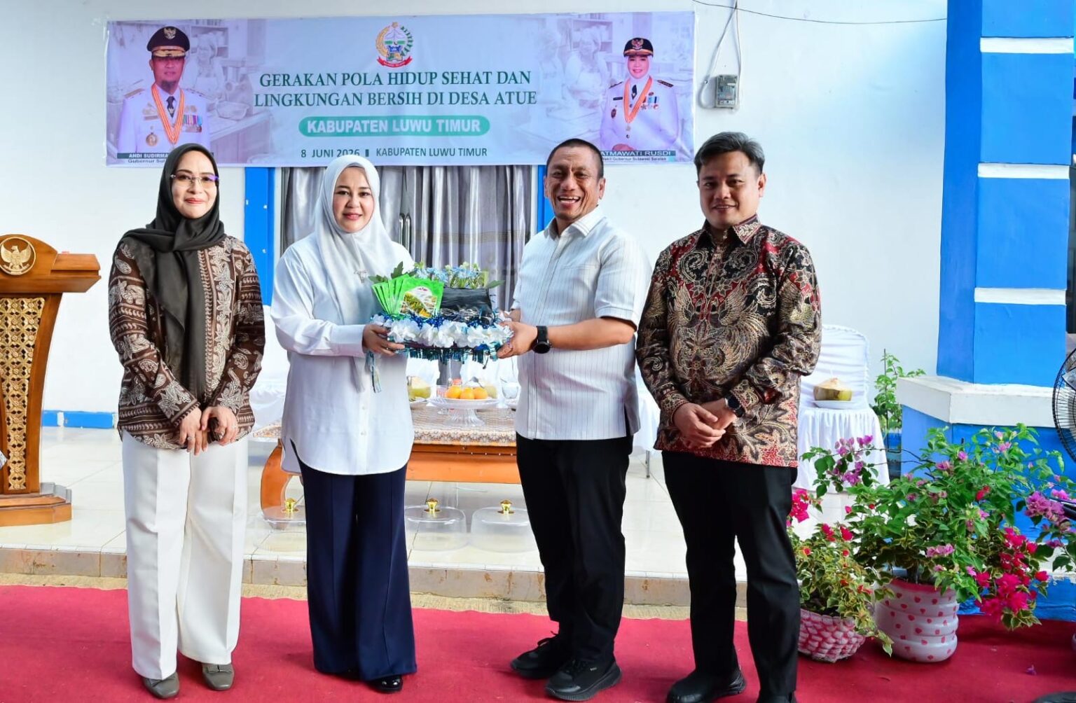 Fatmawati Rusdi Kampanyekan Lingkungan Bersih dan Gerakan Tanam Cabai di Luwu Timur Usai menghadiri puncak peringatan Hari Ulang Tahun (HUT) ke-23 Kabupaten Luwu Timur, Wakil Gubernur Sulawesi Selatan, Fatmawati Rusdi, melanjutkan kunjungan kerjanya ke Desa Atue, Kecamatan Malili, Senin (8/6/2026).