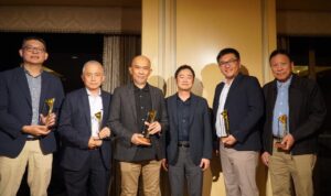Chief Executive Officer Kalla Translog, Andi Muhammad Gunawan, menerima penghargaan Platinum Fleet Toyota di Jepang, Jumat (12/6/2026) lalu.