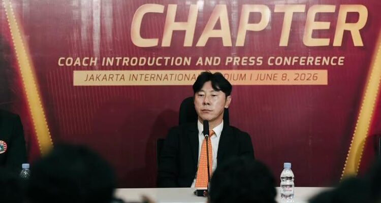 Shin Tae-yong, resmi dipercaya menukangi Persija Jakarta untuk menghadapi musim Super League 2026/2027.