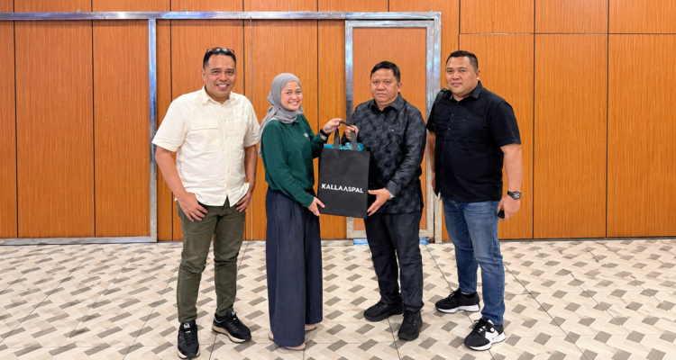 Memperingati Hari Pelanggan Nasional 2026, manajemen Kalla Aspal mengunjungi beberapa pelanggan dan mitra khususnya di kota Manado, Sulawesi Utara, serta kota Banjarmasin, Kalimantan Selatan.