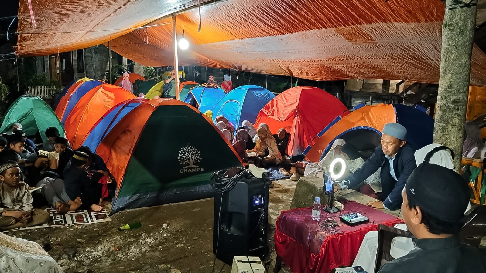Suasana Tahfidz Camp yang dilaksanakan tim Desa Bangkit Sejahtera (DBS) LAZ Hadji Kalla di Desa Mundan, Kecamatan Anggeraja, Kabupaten Enrekang, beberapa waktu lalu.
