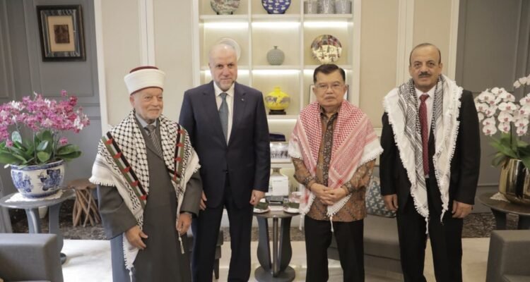 Ketua Palang Merah Indonesia (PMI), Jusuf Kalla (JK), menerima kunjungan kehormatan Grand Imam Masjid Al-Aqsa, Al-Quds, Utusan Khusus dan Penasehat Presiden Palestina Dr. Mahmoud Sudqi Al-Habbash, serta Duta Besar Palestina untuk Indonesia Abdulfattah A.K. Al-Sattari. Pertemuan berlangsung di kediaman Jusuf Kalla, di Jakarta, pada Senin (28/9/2026).