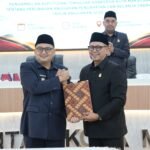 Pemerintah Kota Makassar bersama DPRD Kota Makassar menyepakati dan mengesahkan Anggaran Pendapatan dan Belanja Daerah (APBD) Perubahan Tahun Anggaran 2026 sebesar Rp5,26 triliun. Pengesahan tersebut dilakukan dalam Rapat Paripurna DPRD Kota Makassar yang digelar di Aula Sipakatau, Balai Kota Makassar, Rabu (30/9/2026).