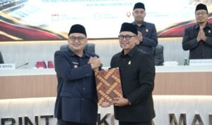 Pemerintah Kota Makassar bersama DPRD Kota Makassar menyepakati dan mengesahkan Anggaran Pendapatan dan Belanja Daerah (APBD) Perubahan Tahun Anggaran 2026 sebesar Rp5,26 triliun. Pengesahan tersebut dilakukan dalam Rapat Paripurna DPRD Kota Makassar yang digelar di Aula Sipakatau, Balai Kota Makassar, Rabu (30/9/2026).