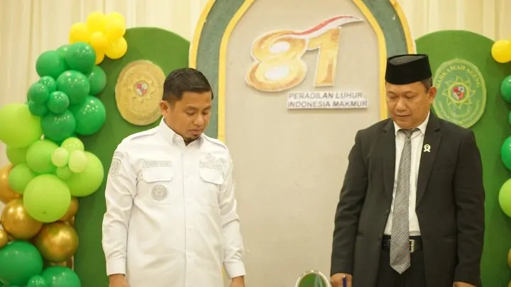 Agustus 02