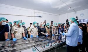 Gubernur Sulawesi Selatan Andi Sudirman Sulaiman mendampingi Kepala Badan Gizi Nasional (BGN) Sudaryono meresmikan Satuan Pelayanan Pemenuhan Gizi (SPPG) untuk wilayah tertinggal, terdepan, dan terluar (3T)