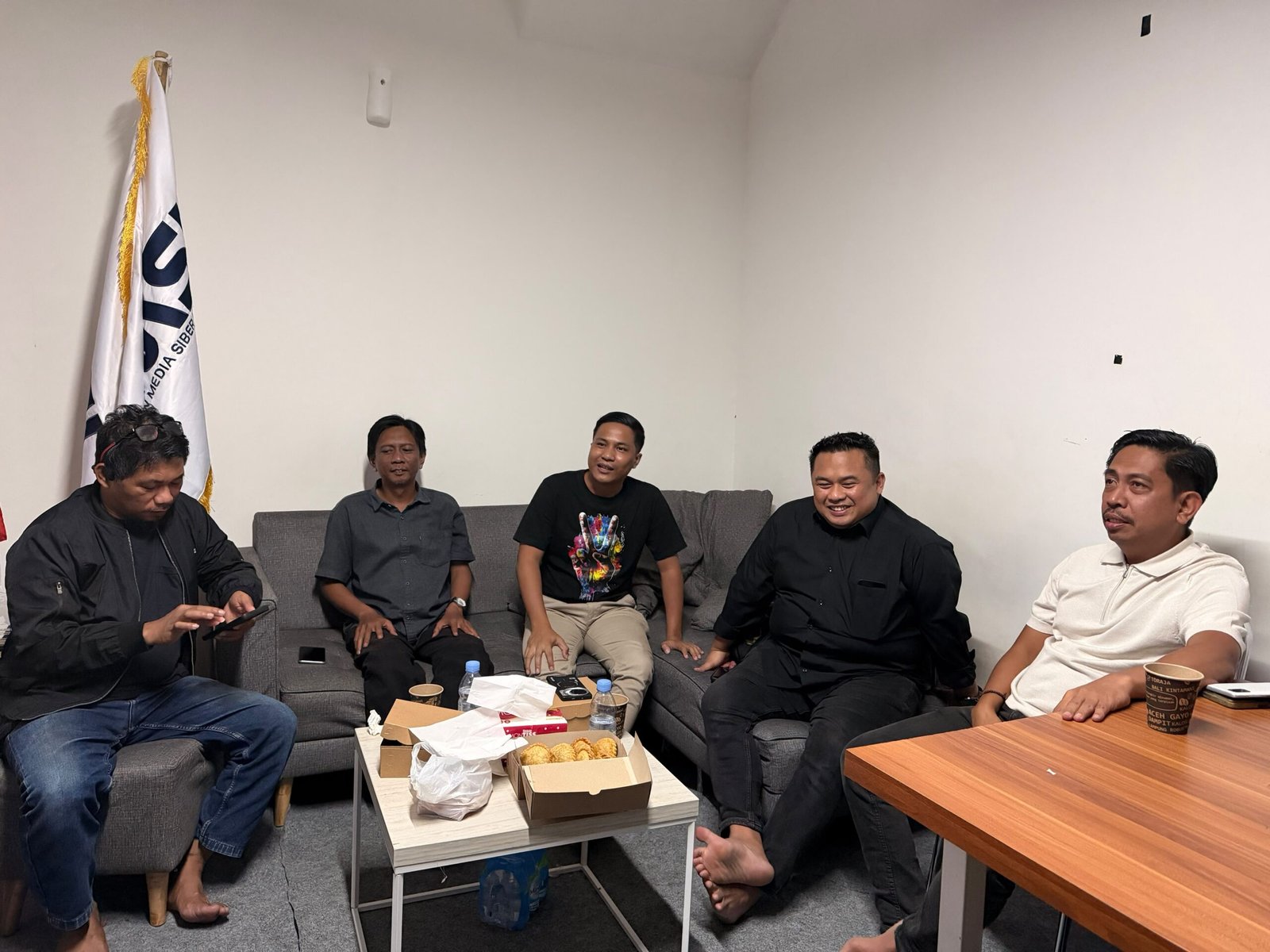 JMSI Sulsel Hadirkan Ketua KPI Pusat Bincang-Bincang Revisi UU Penyiaran JMSI Sulsel Hadirkan Ketua KPI Pusat Bincang-Bincang Revisi UU Penyiaran