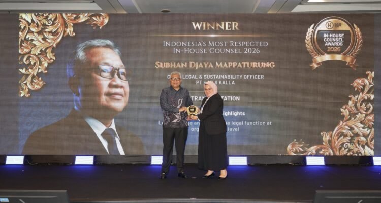 Chief Legal & Sustainability Officer KALLA, Subhan Djaya Mappaturung, menerima penghargaan Indonesia’s Most Respected In-House Counsel 2026 untuk kategori Transportation dalam ajang In-House Counsel Awards (IHCA) 2026 di Nusa Dua Bali, 8–9 Oktober 2026 lalu.