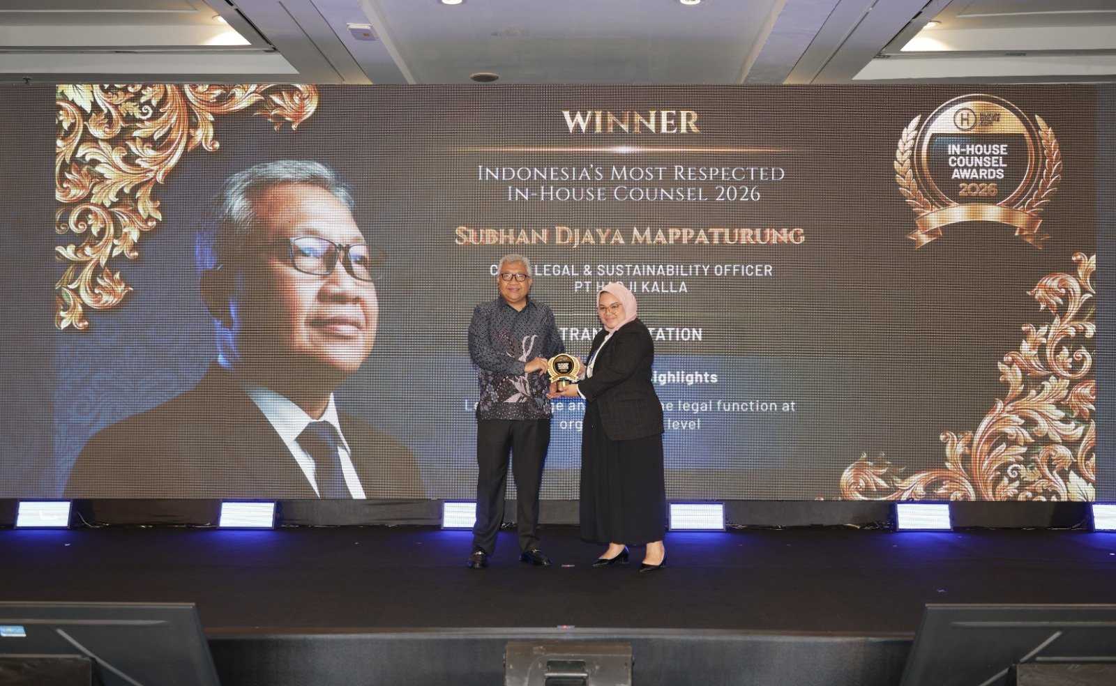 Chief Legal & Sustainability Officer KALLA, Subhan Djaya Mappaturung, menerima penghargaan Indonesia’s Most Respected In-House Counsel 2026 untuk kategori Transportation dalam ajang In-House Counsel Awards (IHCA) 2026 di Nusa Dua Bali, 8–9 Oktober 2026 lalu.