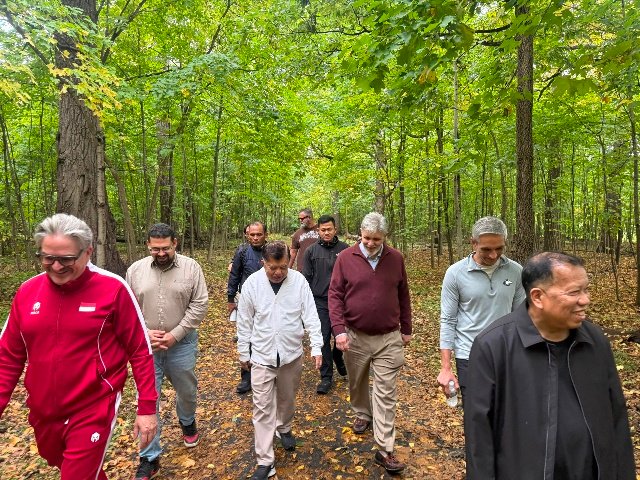 Di Tengah Agenda Kuliah di AS, JK Jaga Kebugaran Lewat Jogging Pagi di Hutan Kota DeKalb