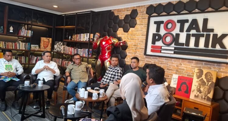Kabupaten Sidenreng Rappang (Sidrap), Sulawesi Selatan, mencatat pertumbuhan ekonomi sebesar 7,71 persen pada 2025. Capaian tersebut menempatkan Sidrap di posisi tertinggi di Sulawesi Selatan, menurut data yang dipaparkan Bupati Syaharuddin Alrif dalam dialog refleksi dua tahun pemerintahan Presiden Prabowo Subianto. Dalam dialog yang digelar Total Politik di Jakarta, Kamis (15/10/2026)