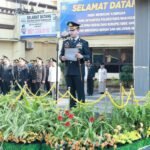 Kapolrestabes Makassar, Kombes Pol Arya Perdana, SH,SIK,M.Si, memimpin upacara peringatan Hari Kesaktian Pancasila yang digelar di halaman Polrestabes Makassar pada Kamis, 1 Oktober 2026.