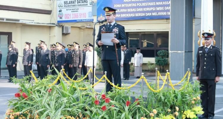 Kapolrestabes Makassar, Kombes Pol Arya Perdana, SH,SIK,M.Si, memimpin upacara peringatan Hari Kesaktian Pancasila yang digelar di halaman Polrestabes Makassar pada Kamis, 1 Oktober 2026.