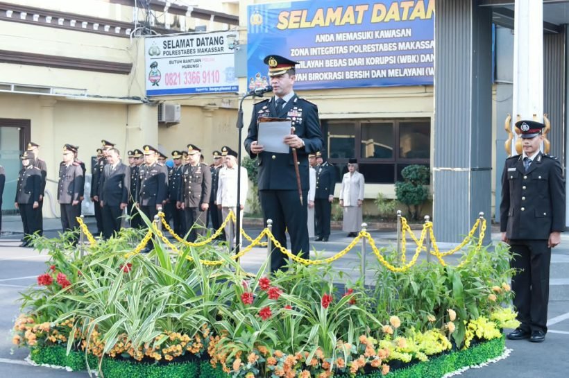 Kapolrestabes Makassar, Kombes Pol Arya Perdana, SH,SIK,M.Si, memimpin upacara peringatan Hari Kesaktian Pancasila yang digelar di halaman Polrestabes Makassar pada Kamis, 1 Oktober 2026.