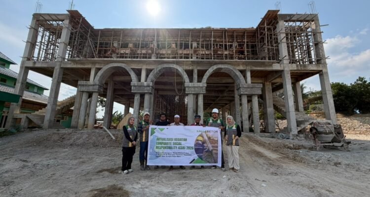 Kalla Beton mendukung pembangunan Masjid Miftahul Firdaus melalui pasokan beton siap pakai (ready mix). Masjid yang berlokasi di Jalan Negara RT 01, Kelurahan Pemaluan, Kecamatan Sepaku, Kabupaten Penajam Paser Utara, Kalimantan Timur
