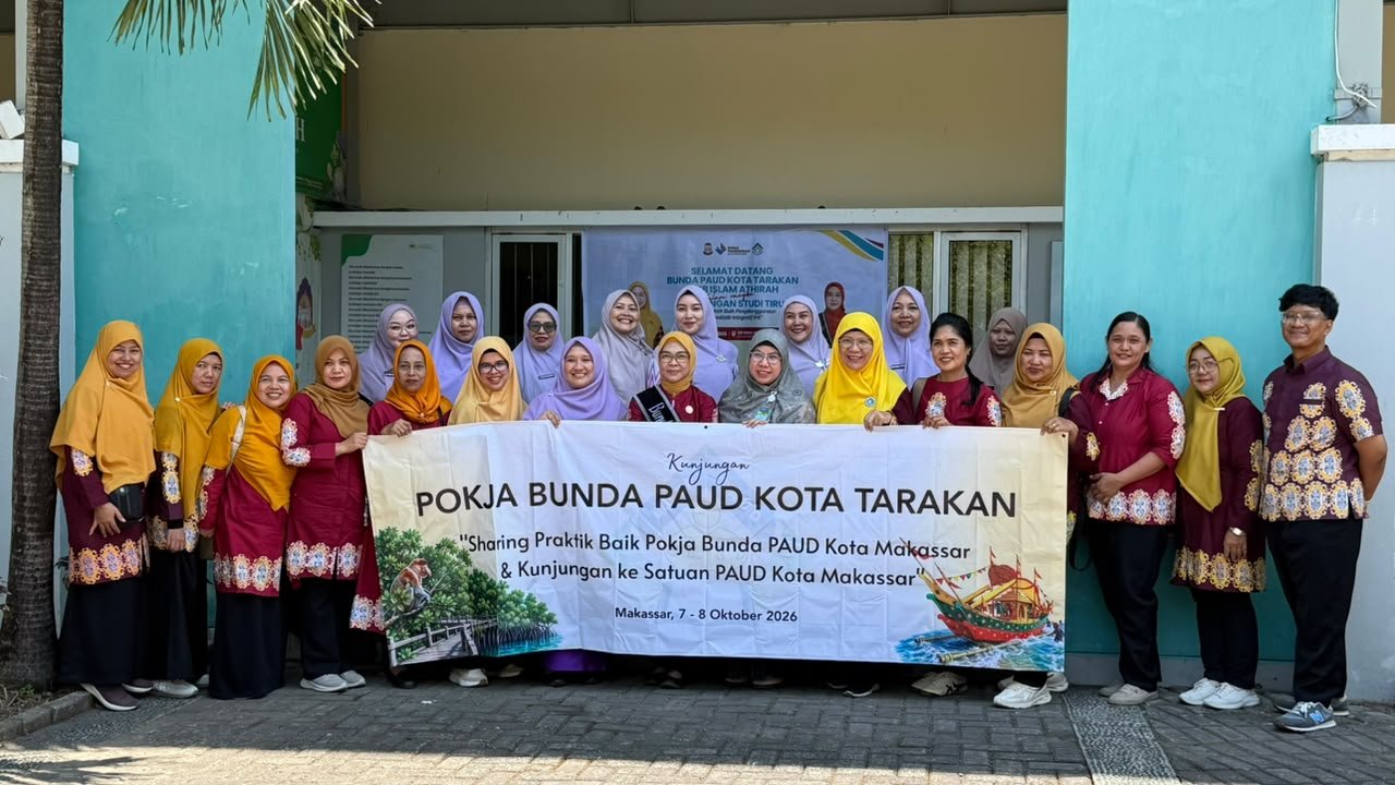 Kunjungan Bunda PAUD sekaligus Ketua TP PKK Kota Tarakan, Sitti Rujiah Khairul, bersama rombongan ke TK Islam Athirah Makassar.