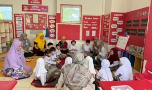 Kunjungan Bunda PAUD sekaligus Ketua TP PKK Kota Tarakan, Sitti Rujiah Khairul, bersama rombongan ke TK Islam Athirah Makassar. Kunjungan Bunda PAUD sekaligus Ketua TP PKK Kota Tarakan, Sitti Rujiah Khairul, bersama rombongan ke TK Islam Athirah Makassar.