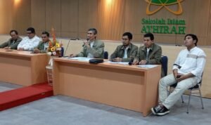 Direktur Sekolah Islam Athirah, Syamril, ST., M.Pd., dalam konferensi pers di Makassar, Jumat (9/10/2026).