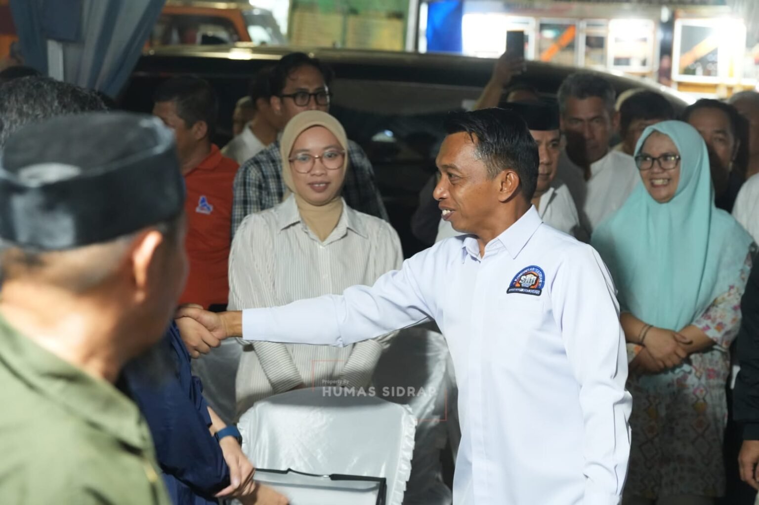 Bupati Sidrap, Syaharuddin Alrif, saat menghadiri grand opening Coffee Four Way di Kelurahan Wala, Kecamatan Maritengngae, Senin (20/10/2026). Bupati Sidrap, Syaharuddin Alrif, saat menghadiri grand opening Coffee Four Way di Kelurahan Wala, Kecamatan Maritengngae, Senin (20/10/2026).
